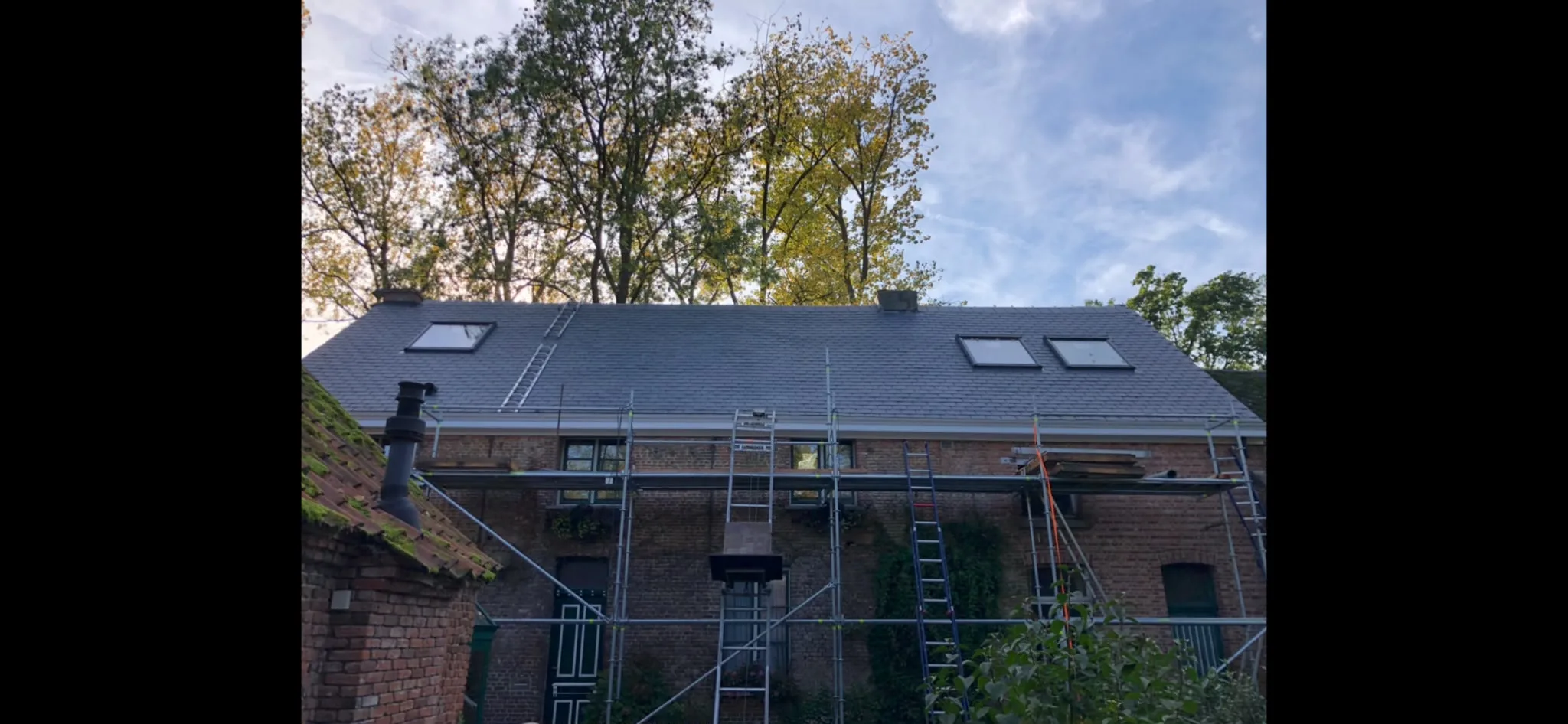 Nieuw dak op bakstenen woning
