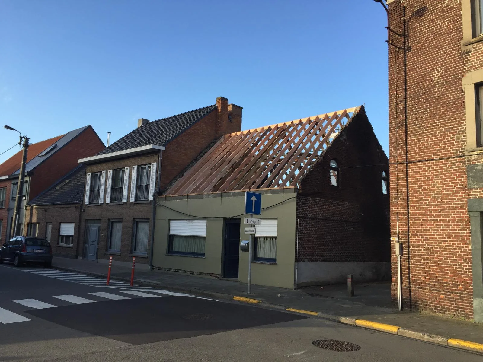 Dakwerkzaamheden blootgestelde houten dakstructuur