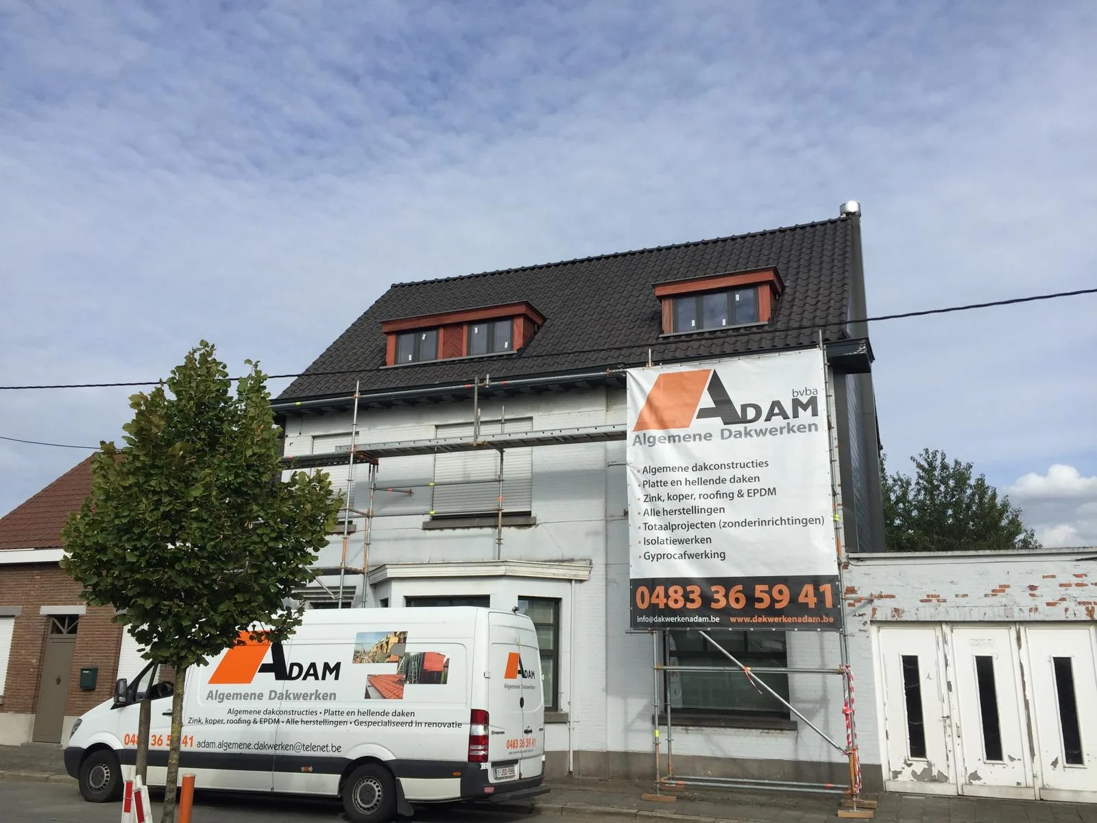 Dakrenovatie residentieel woonhuis in uitvoering