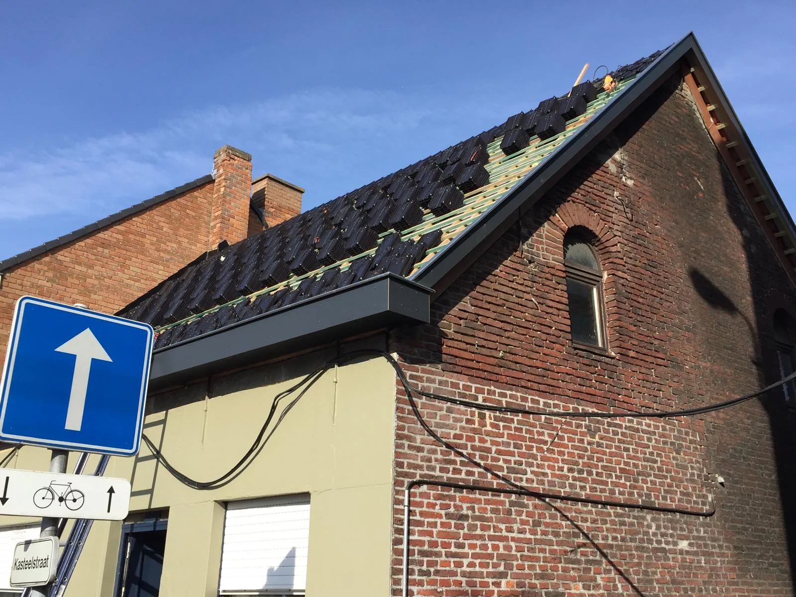 Dakwerk op bakstenen woning