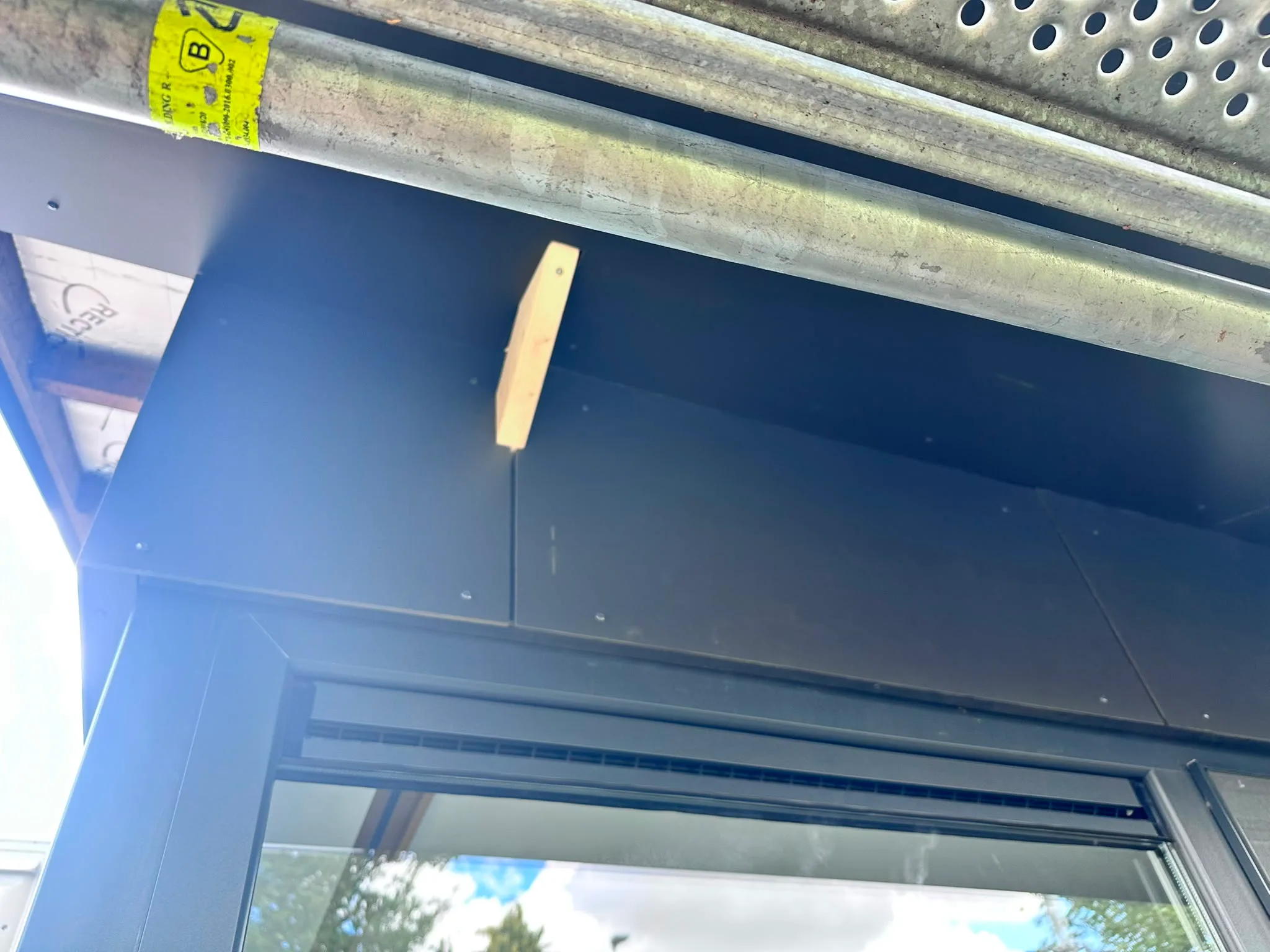 Dakgootwerk in uitvoering