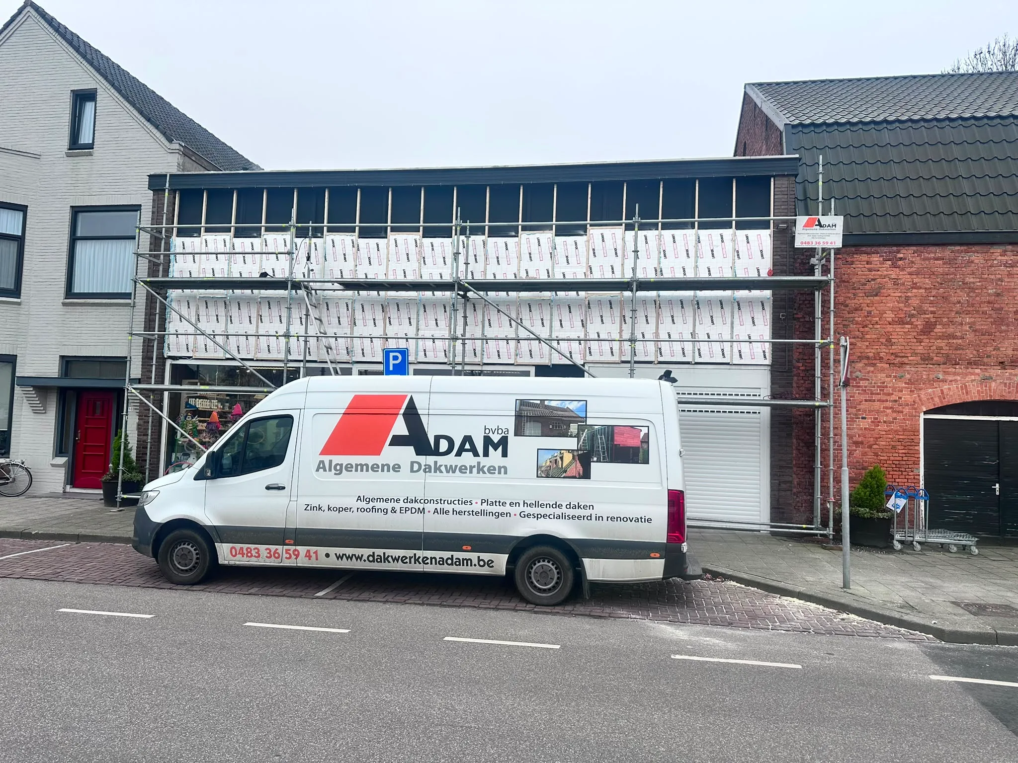 Dakwerkproject met beschermingszeil