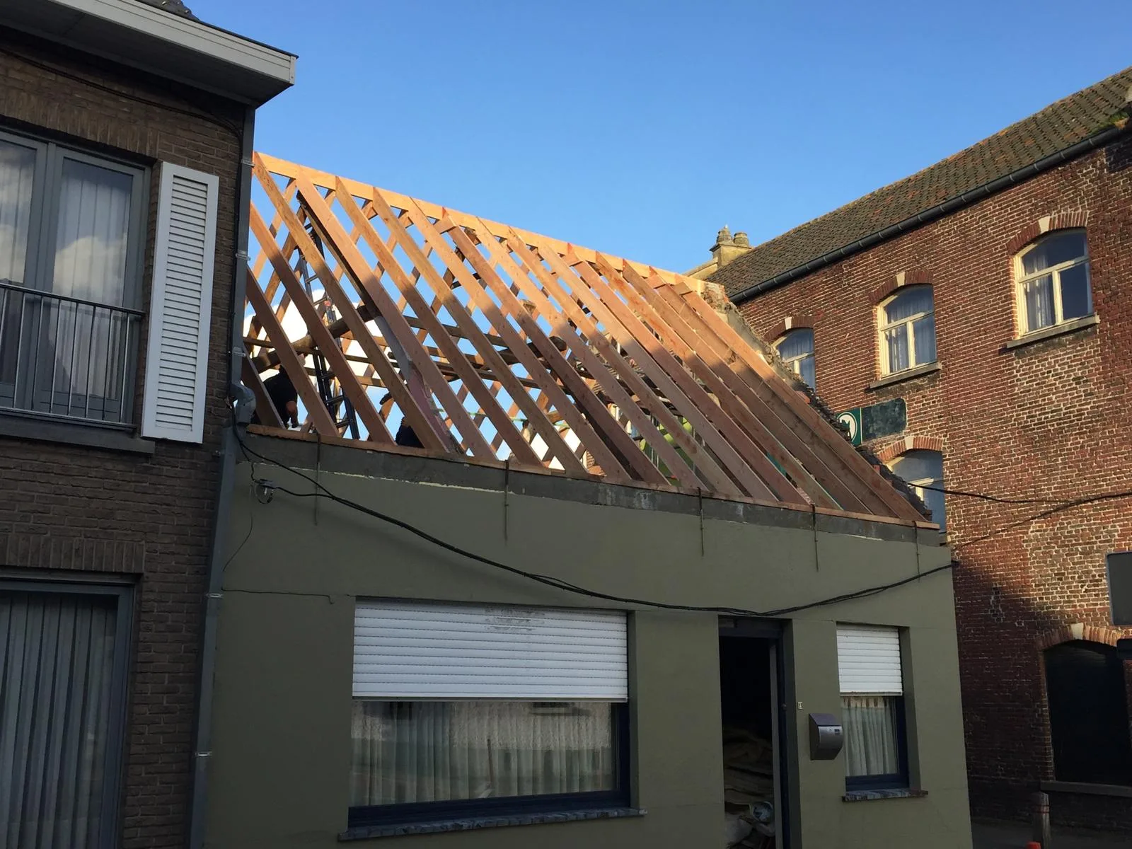 Dakrenovatie met houten spantstructuur