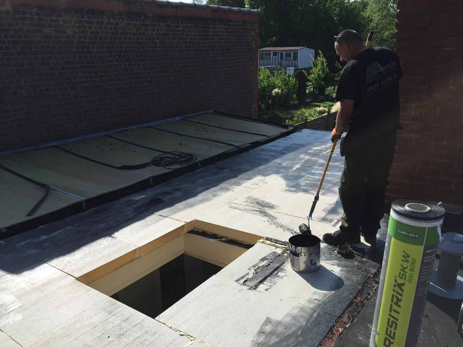 Dakinstallatie werkzaamheden op plat dak