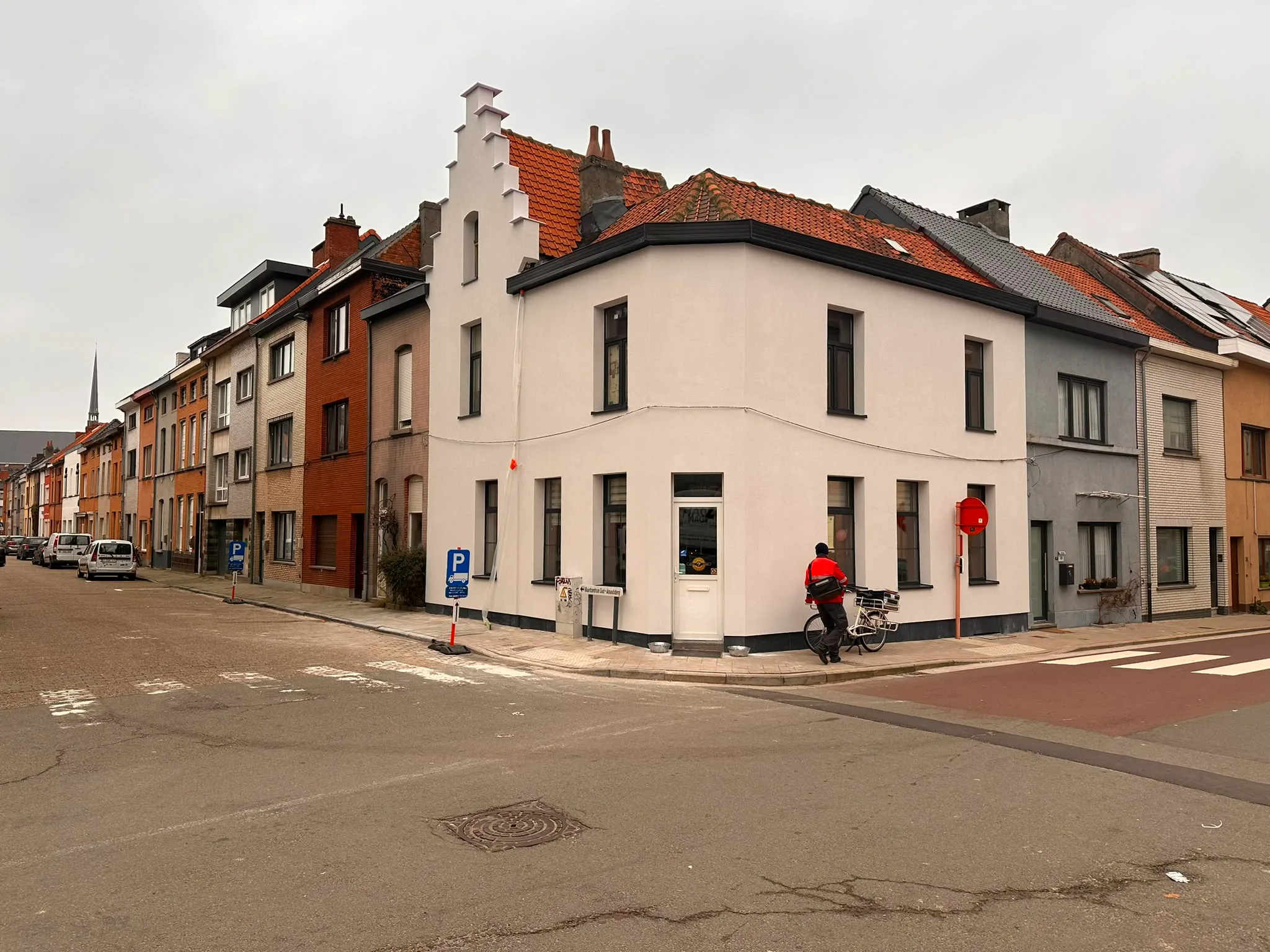 Dakrenovatie van historisch hoekgebouw