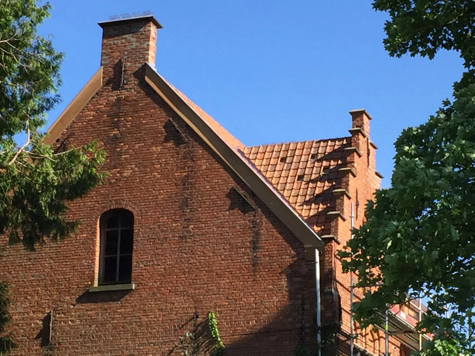Gerenoveerd dak op bakstenen woning