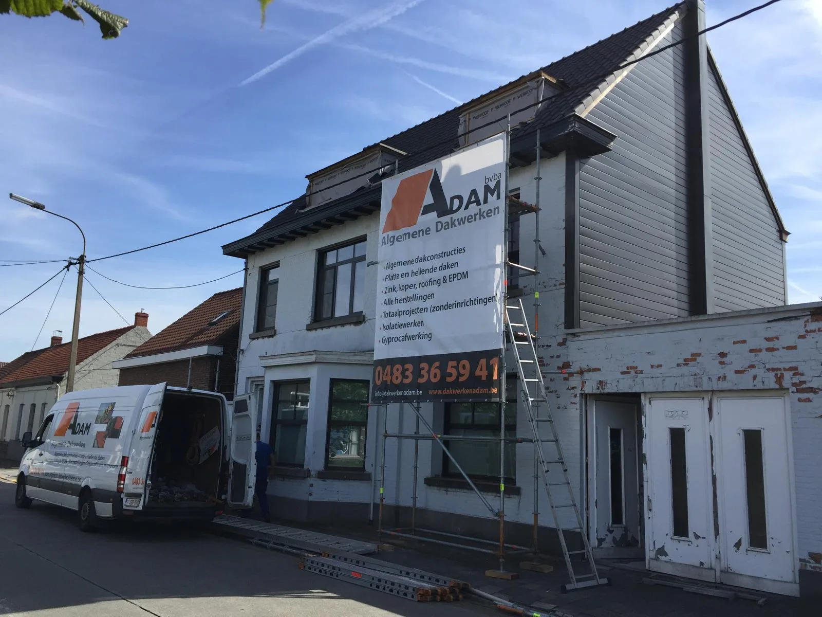 Renovatie woongebouw met dakwerk en gevel