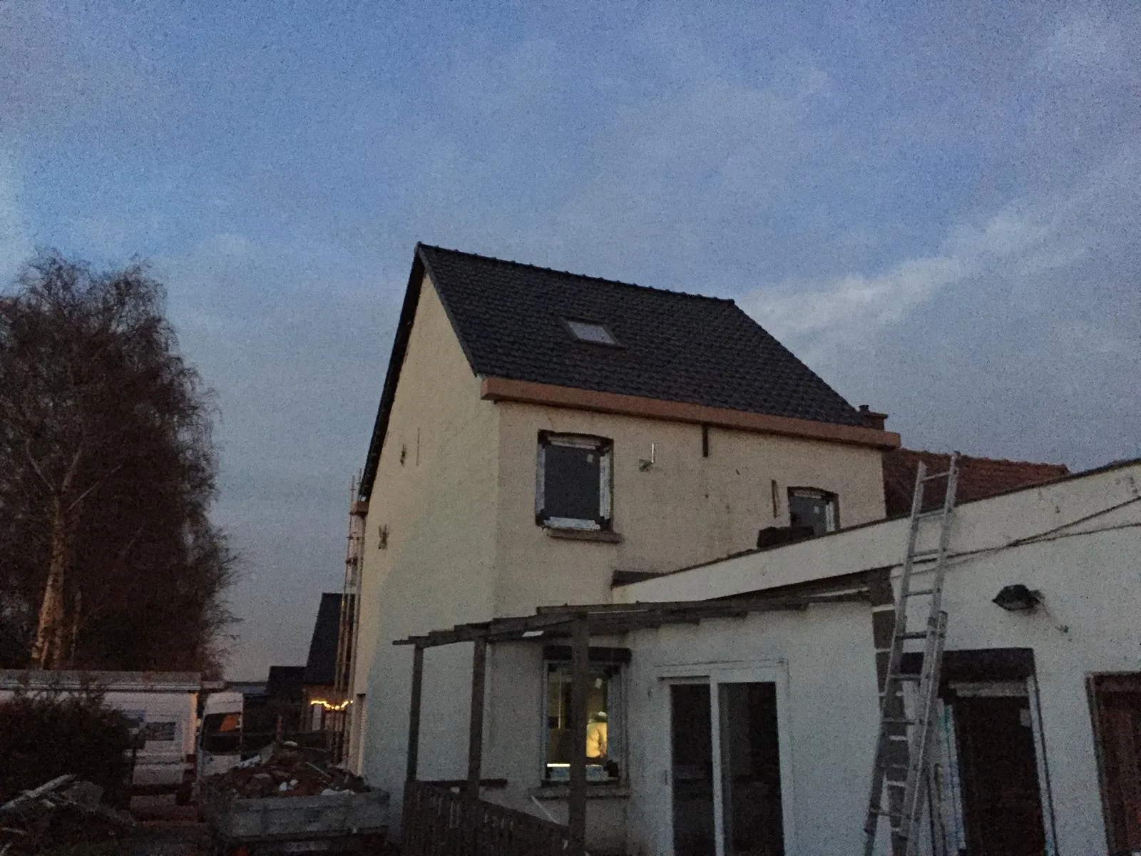 Gerenoveerd woonhuis met nieuwe dakbedekking