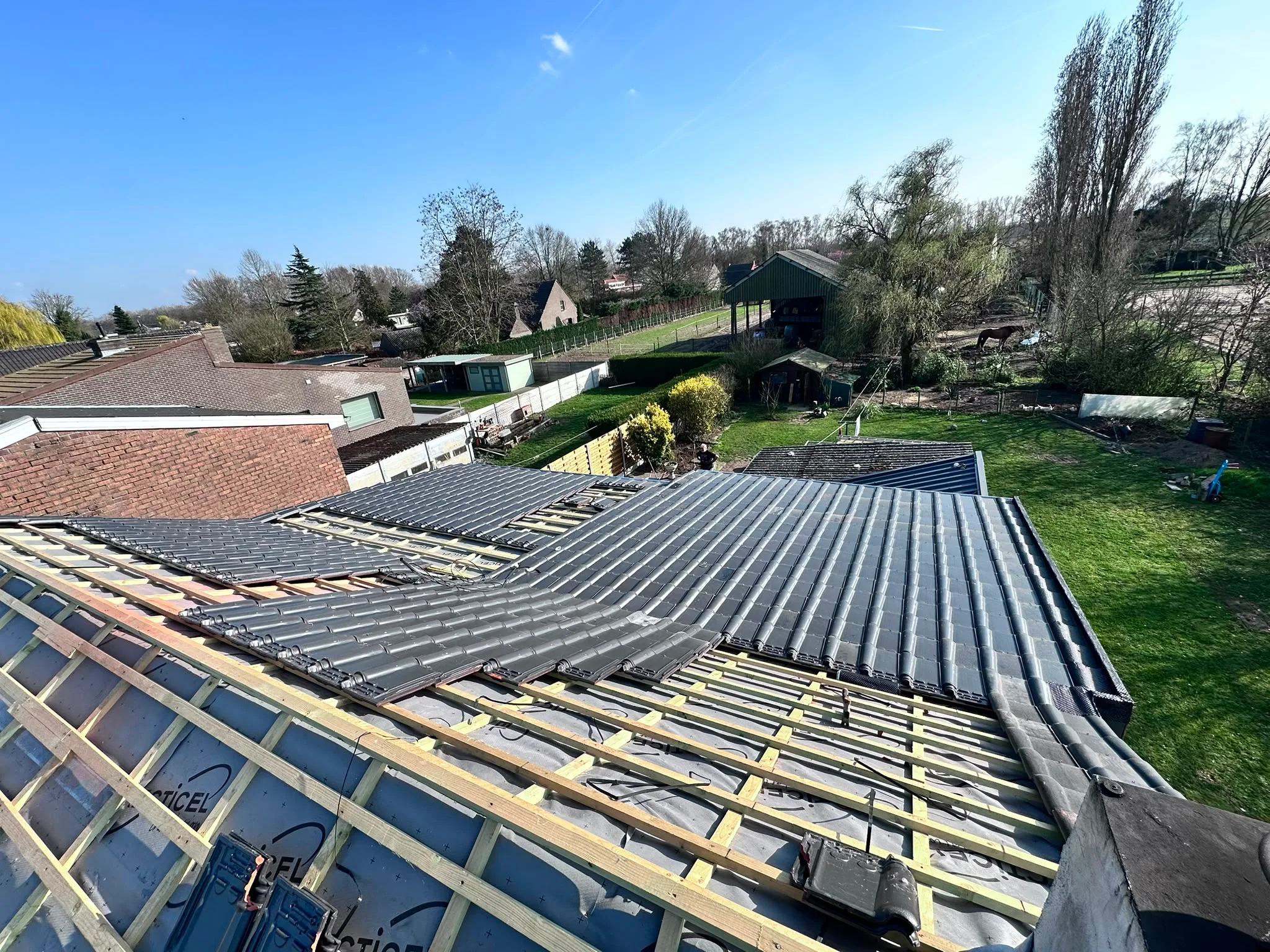 Dakbedekking installatie residentiële woning