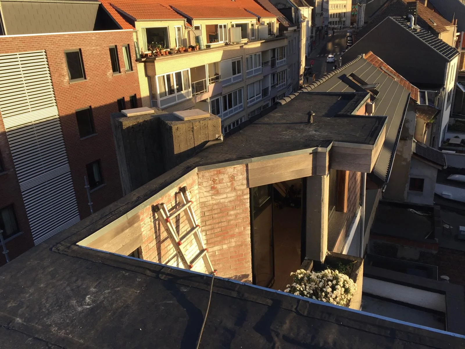 Dak- en gevelrenovatie woongebouw