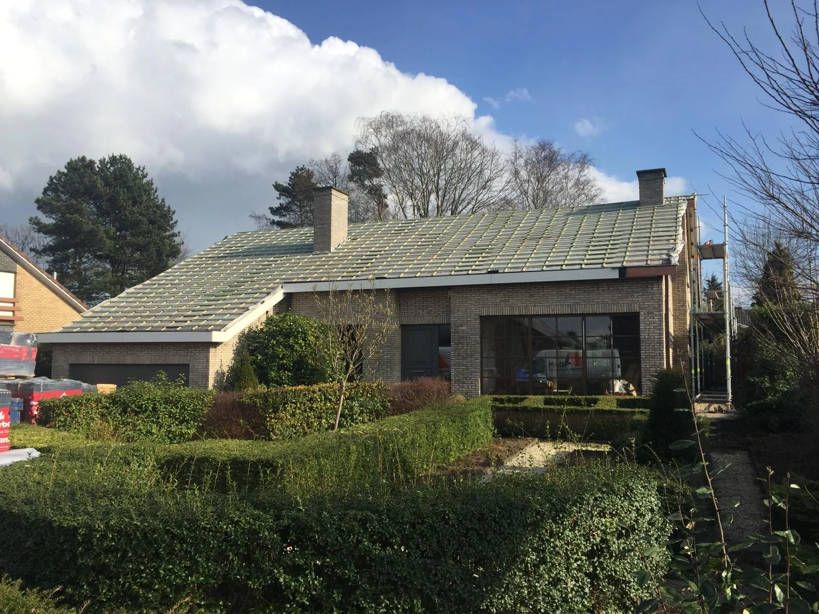Modern huis met groen metallic dak