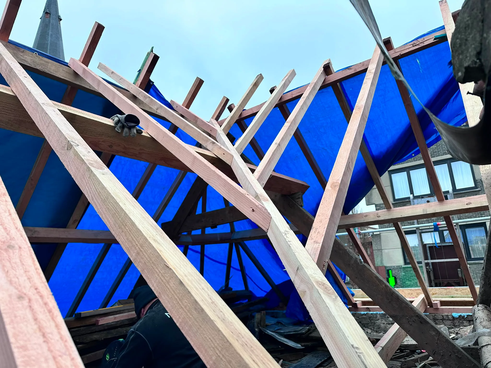 Dakconstructie in uitvoering op woning