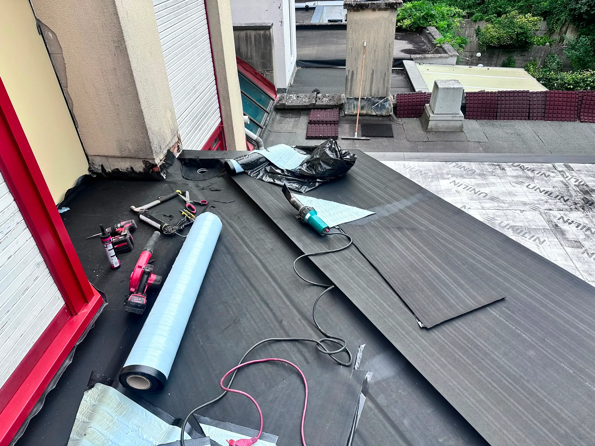 Dak renovatie met waterdichte membraan