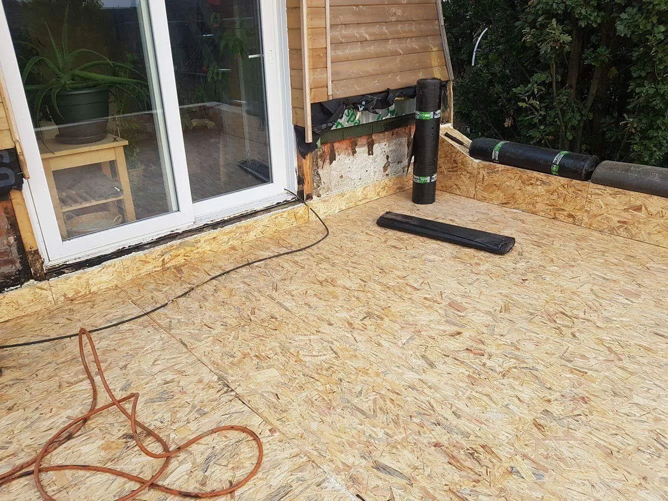 Terras constructie met houten platform