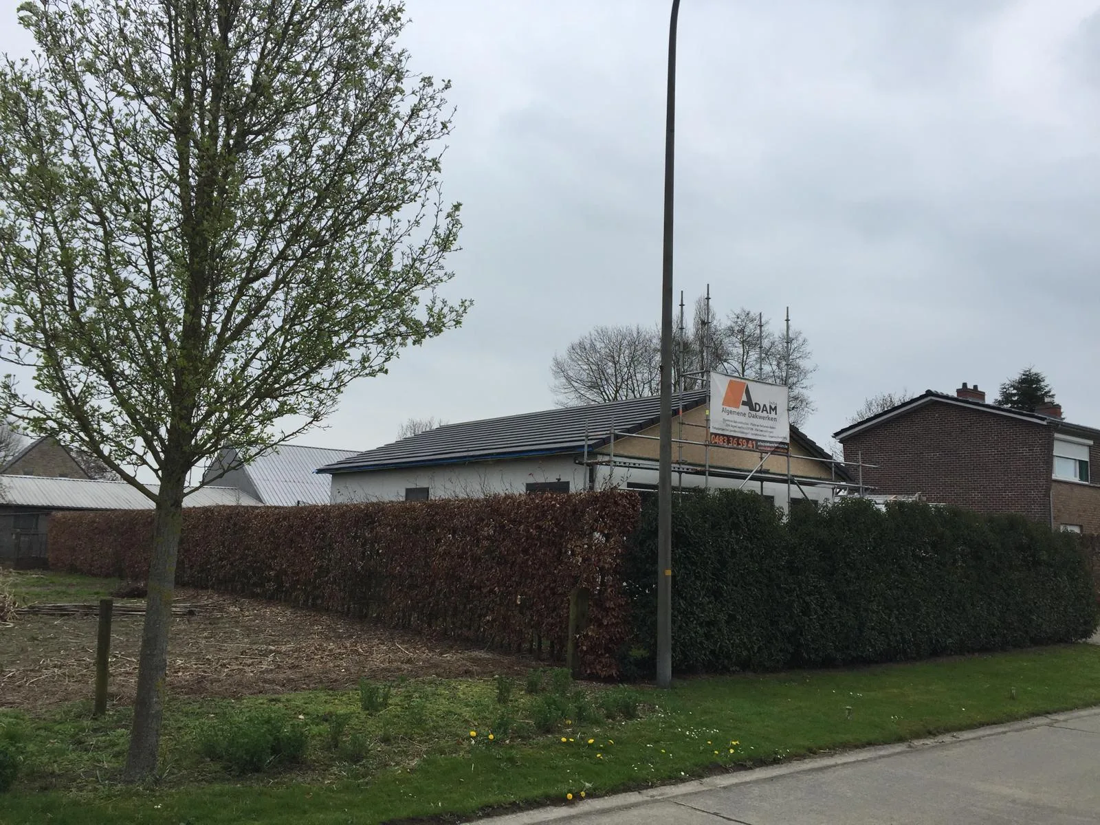 Gerenoveerde woning met modern plat dak