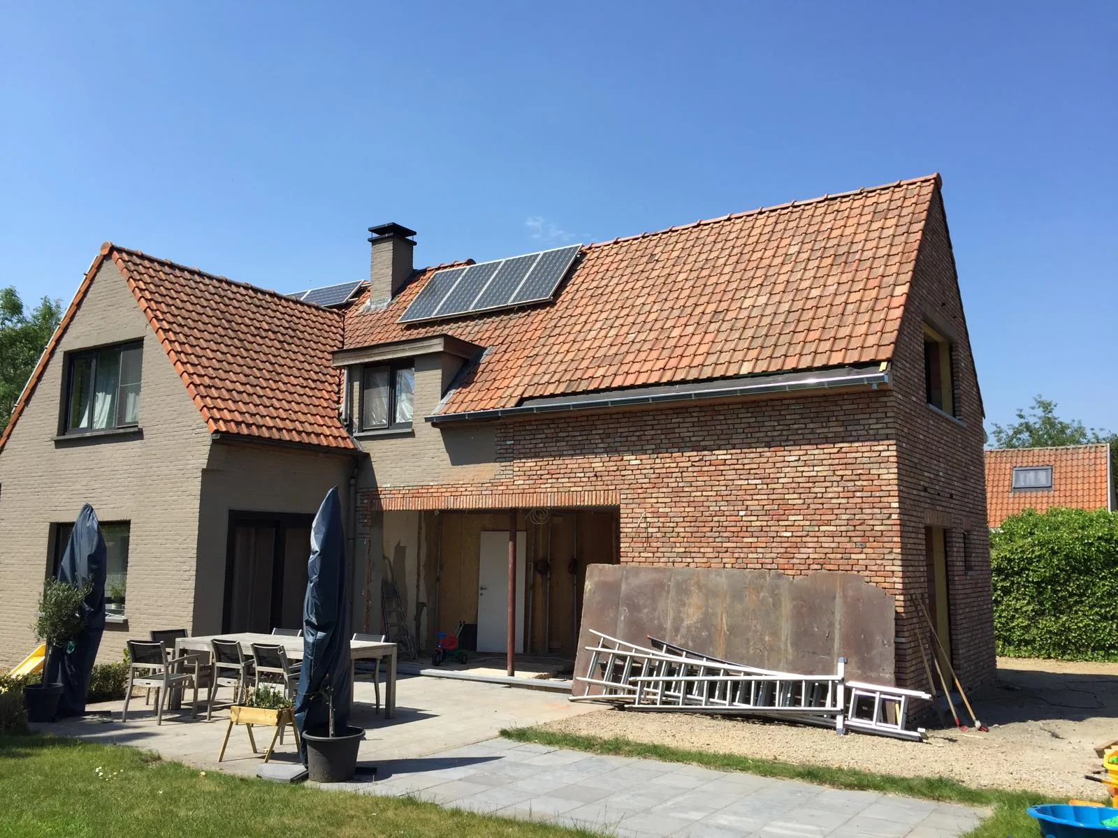 Gerenoveerd woonhuis met nieuw dak