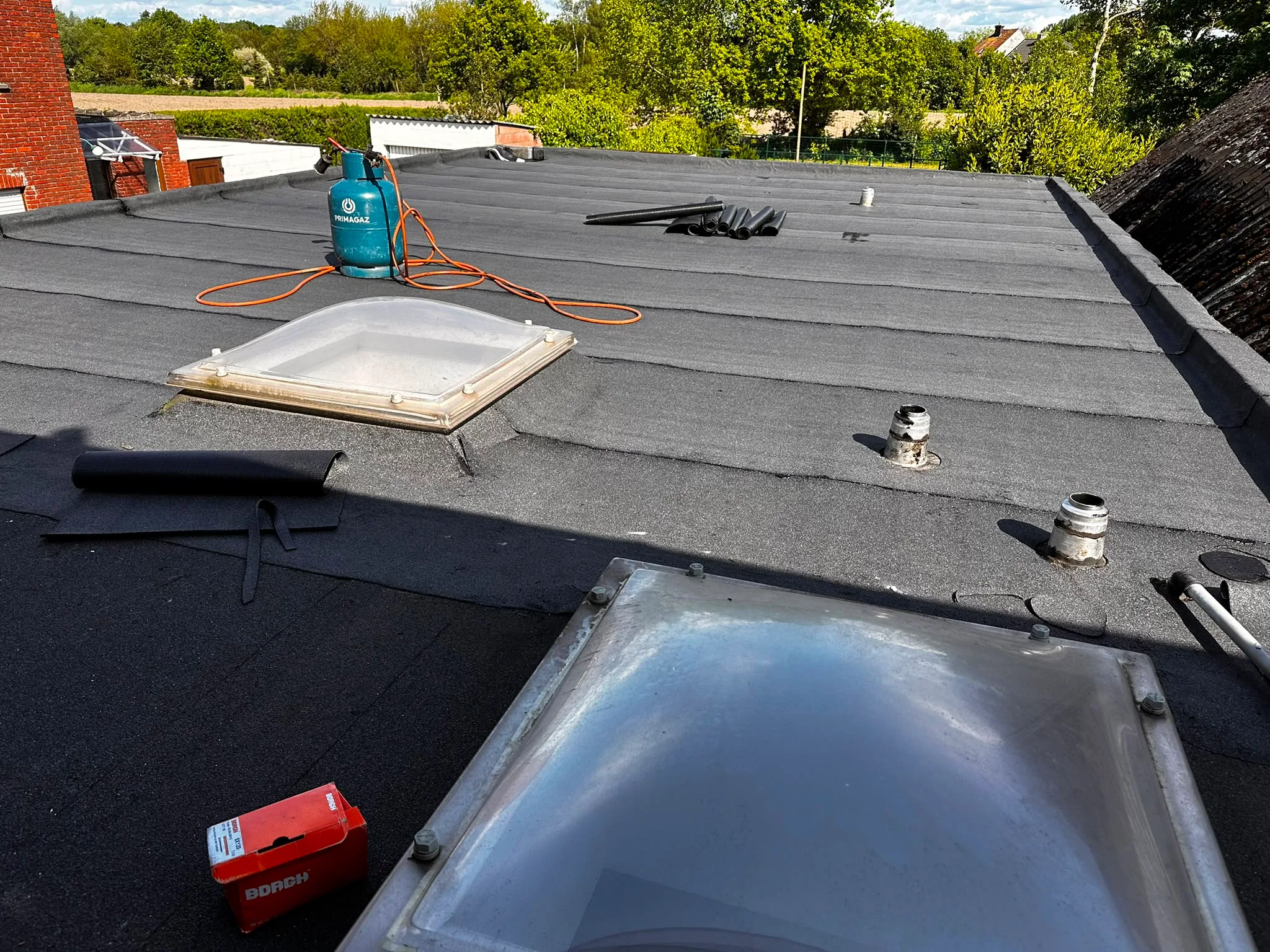 Plat dak renovatie met dakvensters